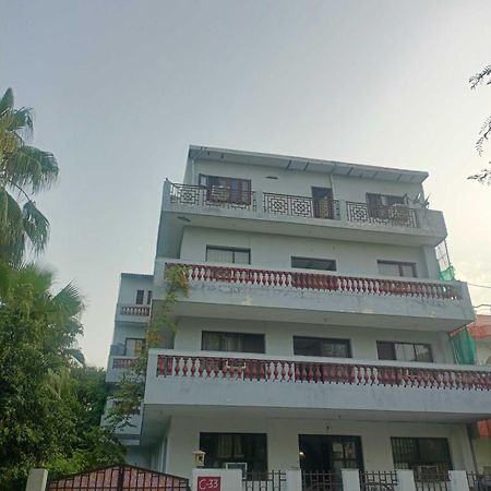 Oyo Metro View Residency Near Snow World Otel Noida Dış mekan fotoğraf