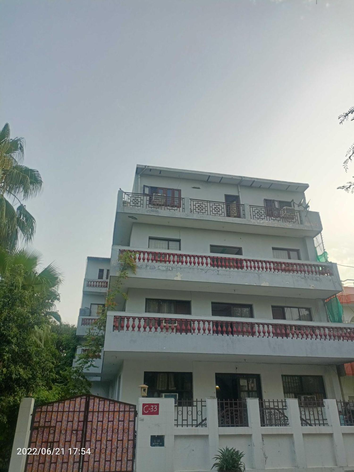 Oyo Metro View Residency Near Snow World Otel Noida Dış mekan fotoğraf