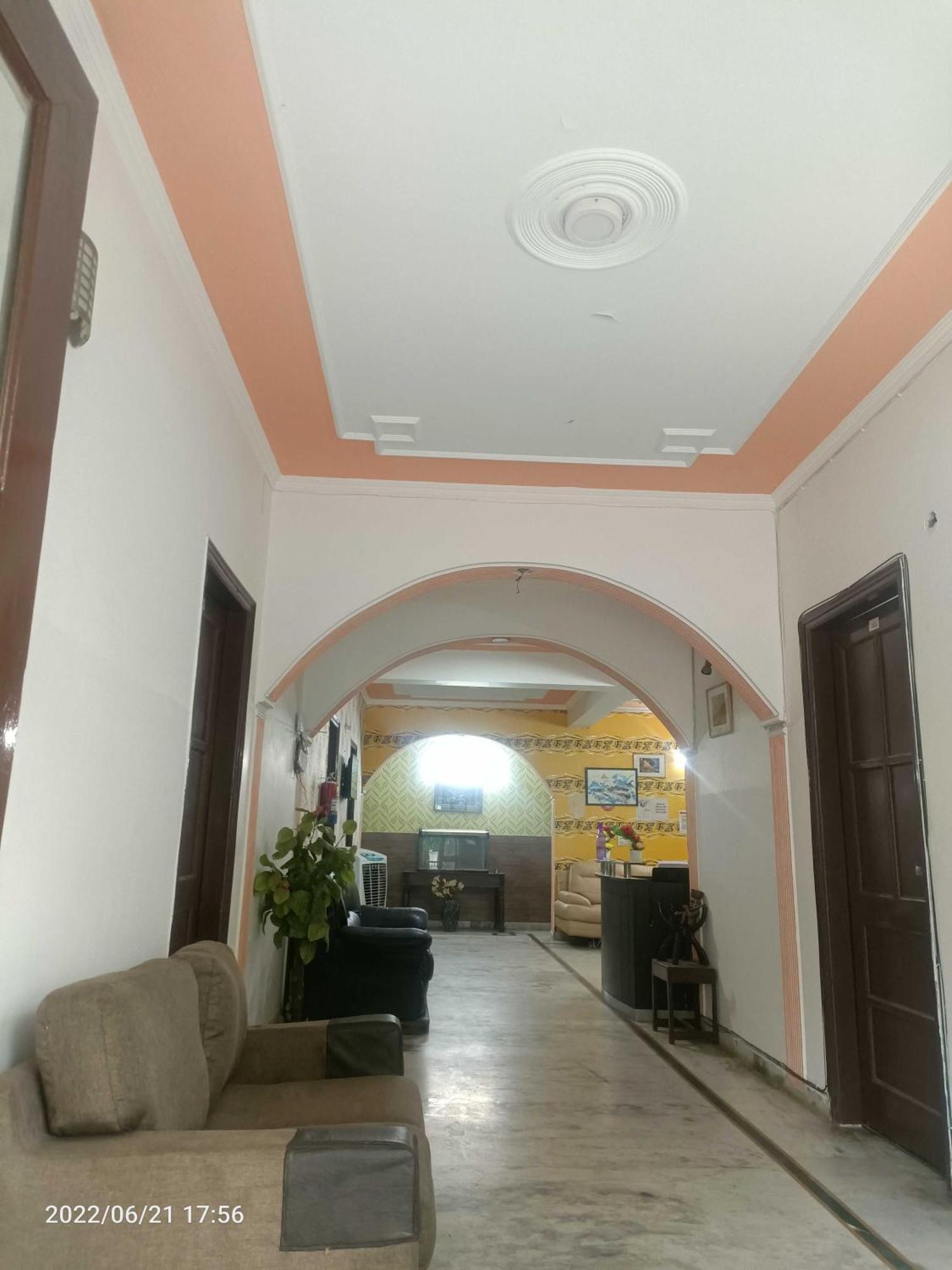 Oyo Metro View Residency Near Snow World Otel Noida Dış mekan fotoğraf