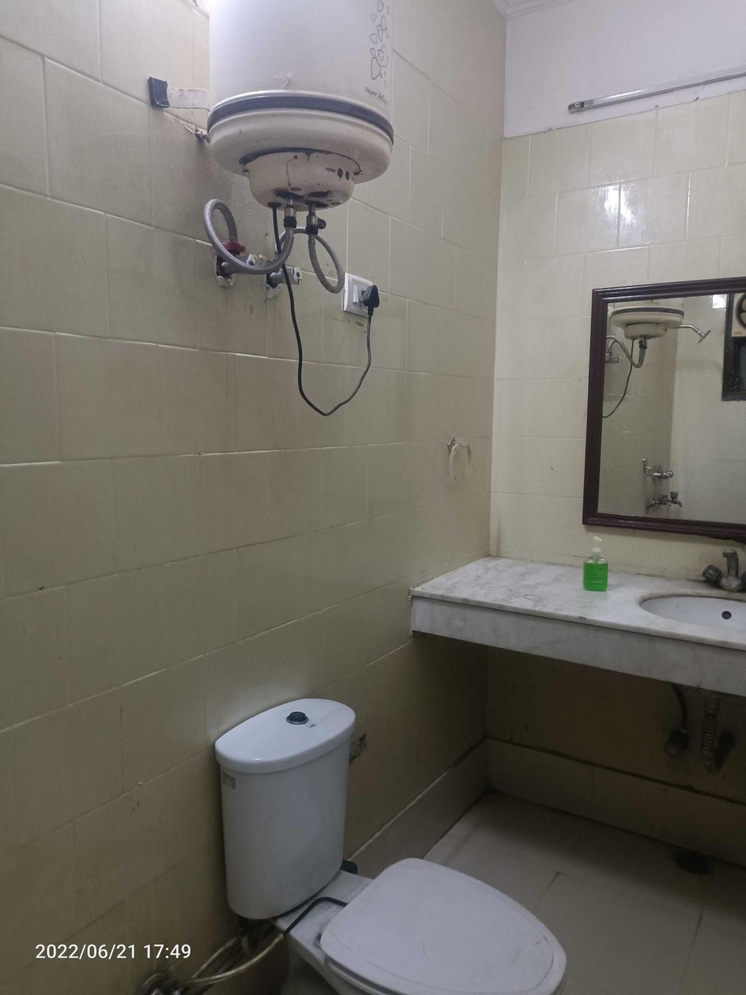 Oyo Metro View Residency Near Snow World Otel Noida Dış mekan fotoğraf