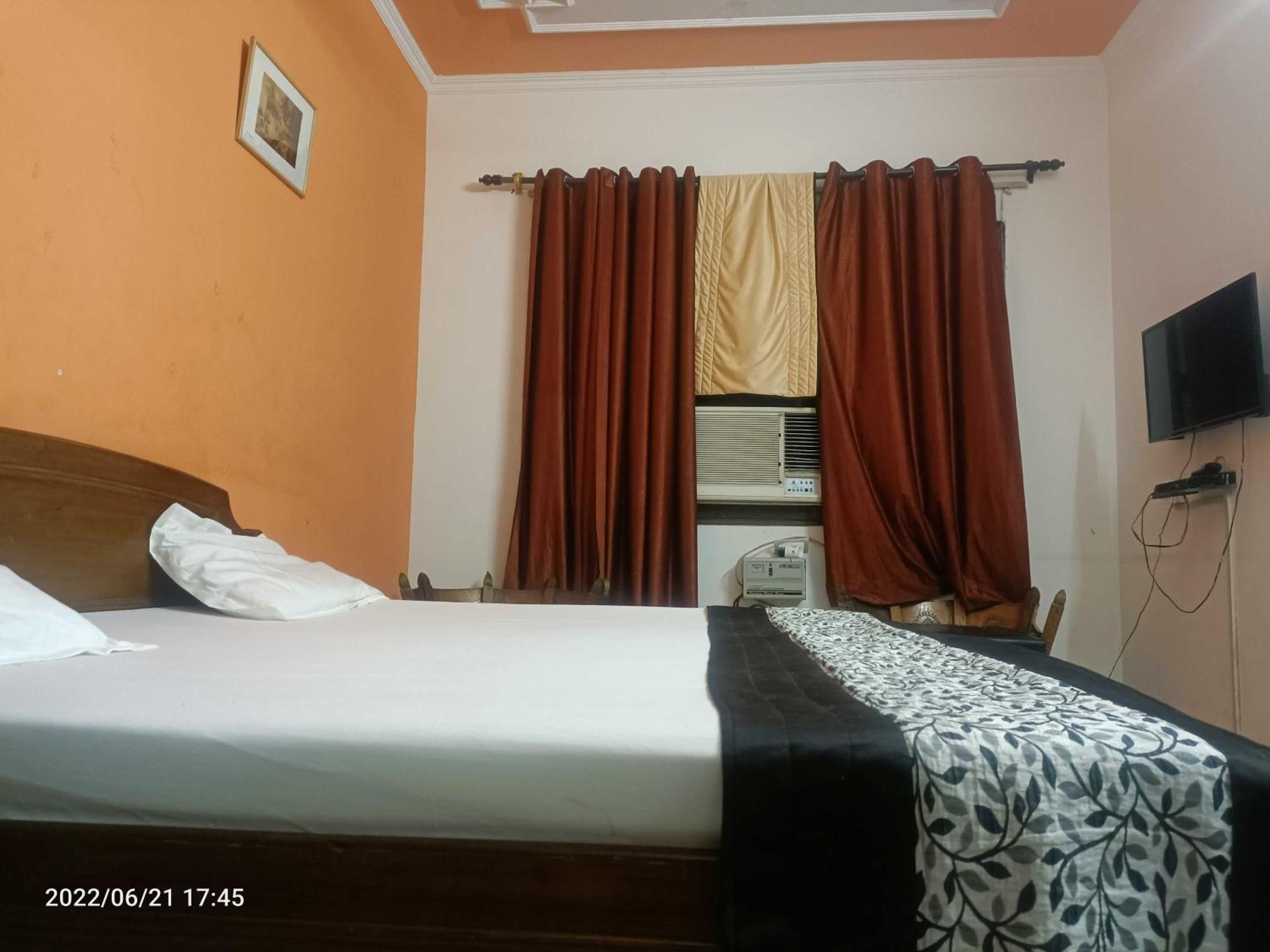 Oyo Metro View Residency Near Snow World Otel Noida Dış mekan fotoğraf